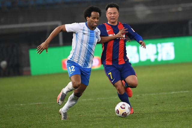 TA：姆巴佩射丢点球后情绪低落 赛后未感谢球迷